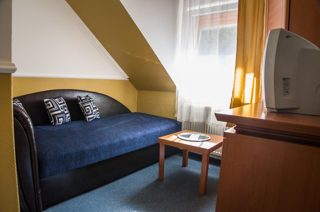 Ambrozia Szallashely Es Etterem Miskolc Buitenkant foto