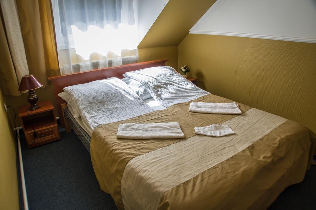 Ambrozia Szallashely Es Etterem Miskolc Buitenkant foto