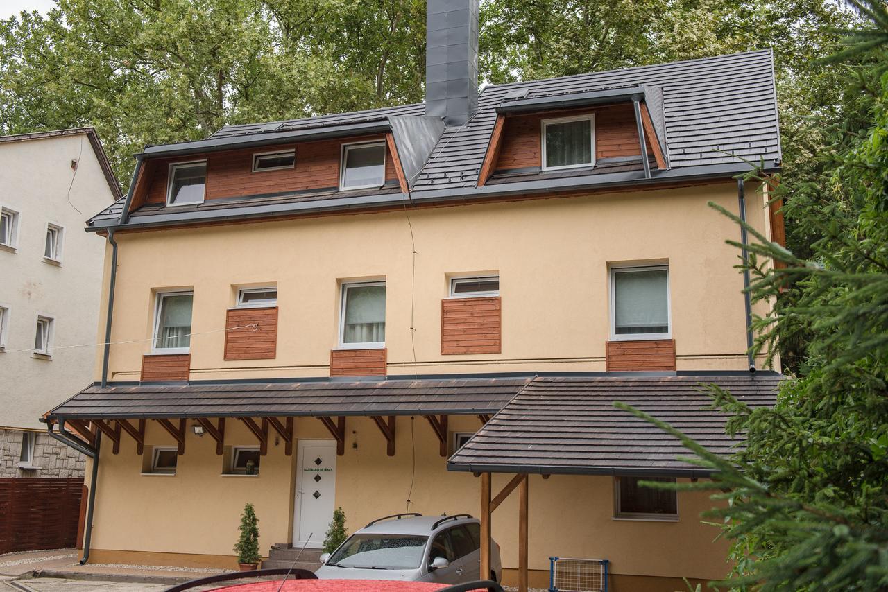 Ambrozia Szallashely Es Etterem Miskolc Buitenkant foto