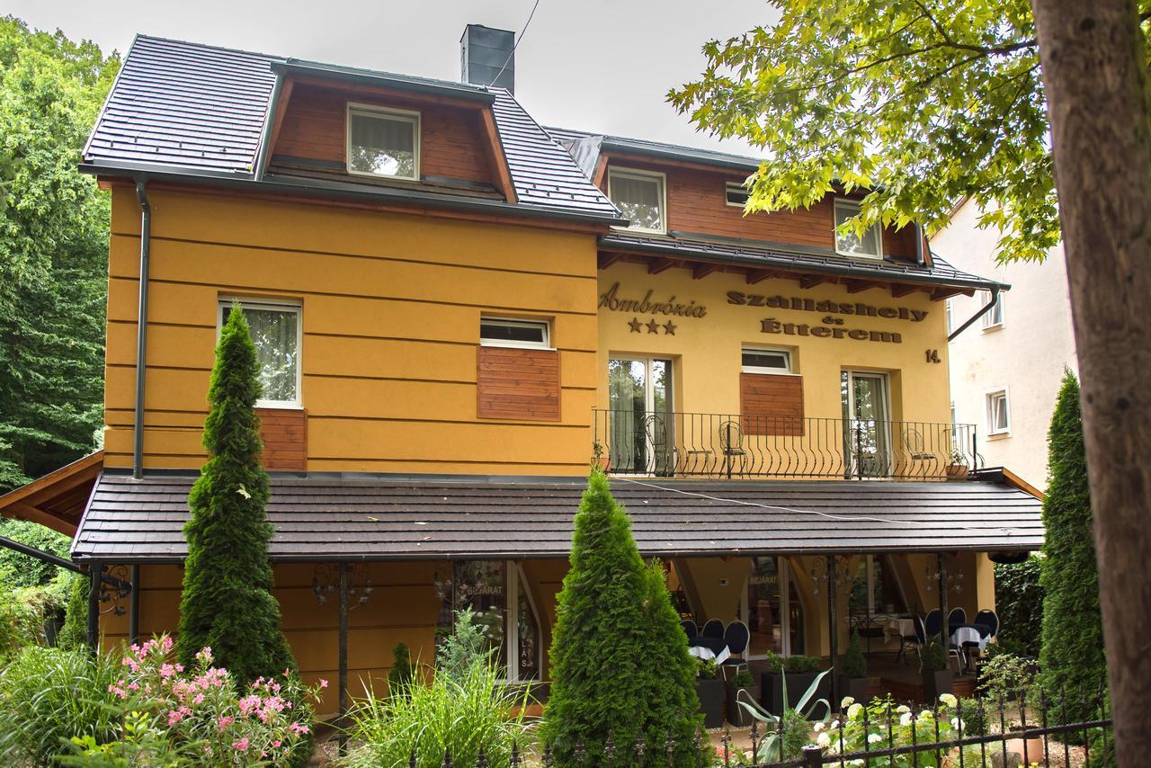 Ambrozia Szallashely Es Etterem Miskolc Buitenkant foto