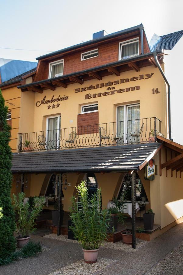 Ambrozia Szallashely Es Etterem Miskolc Buitenkant foto