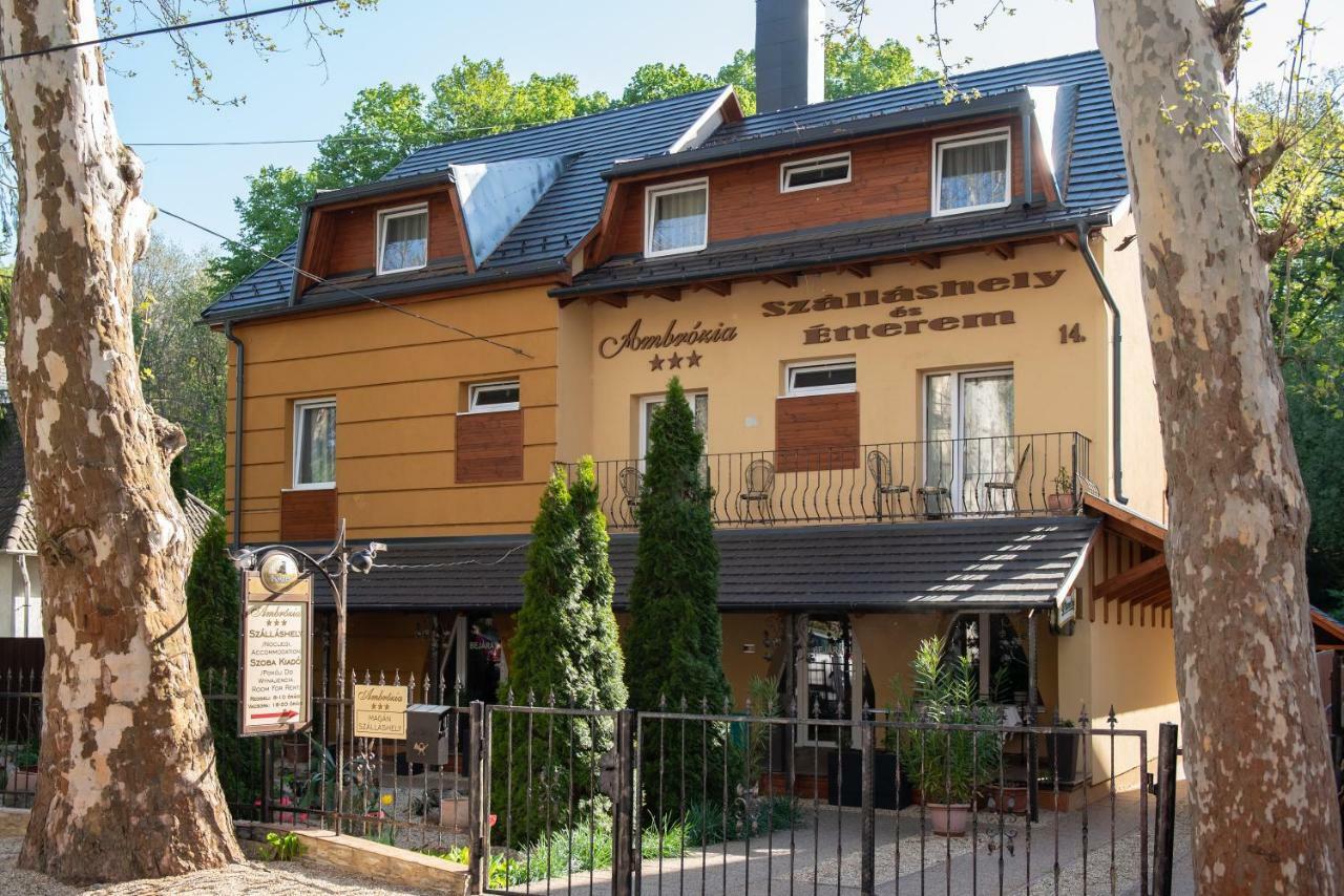 Ambrozia Szallashely Es Etterem Miskolc Buitenkant foto