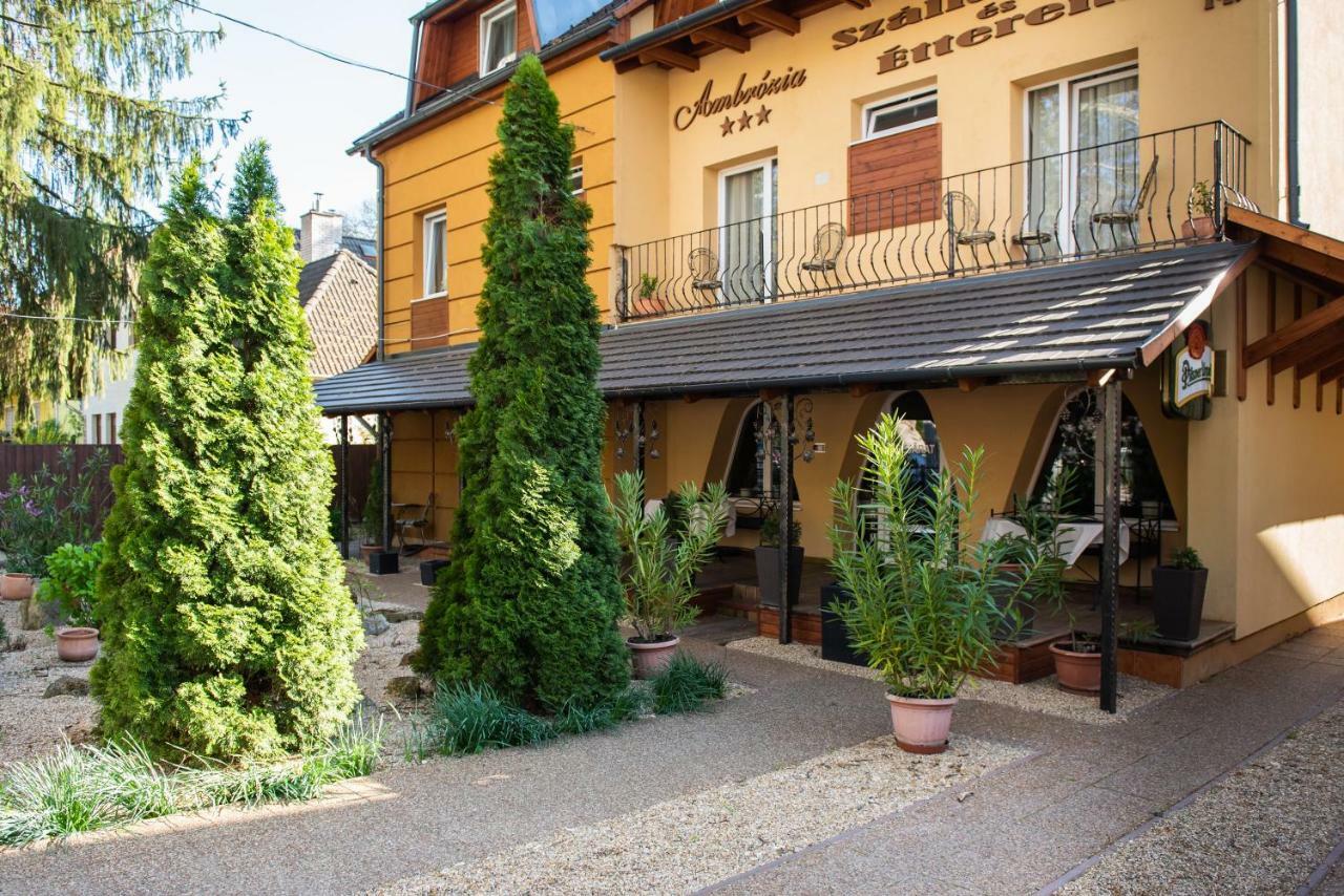 Ambrozia Szallashely Es Etterem Miskolc Buitenkant foto
